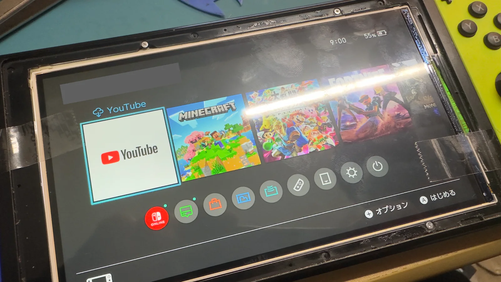 液晶パネルを交換している途中のNintendo Switch