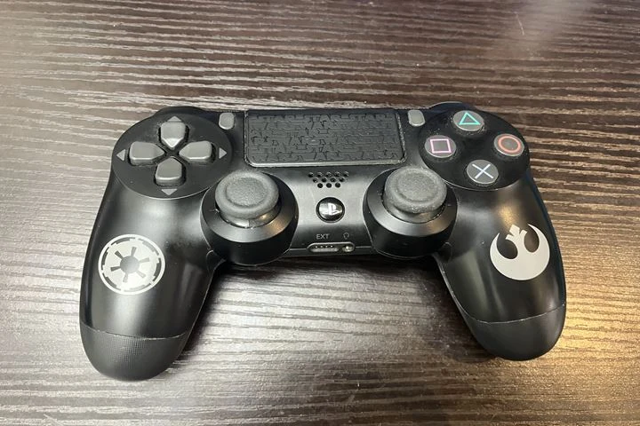 スティック交換前の黒いPS4 DualShock4