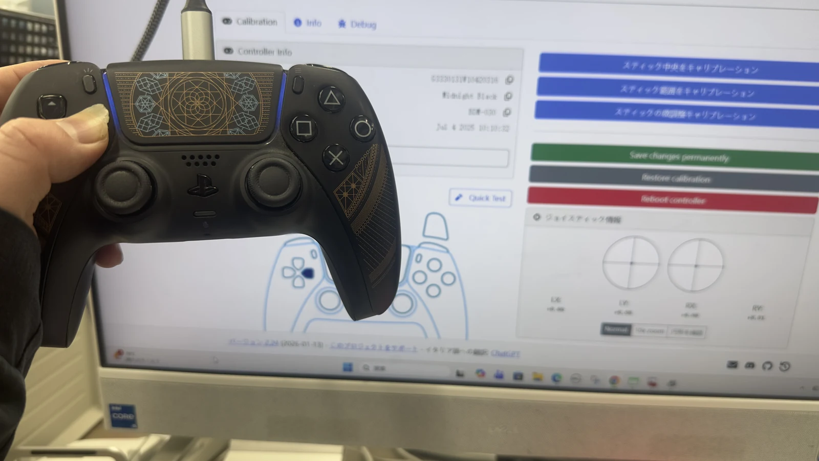 DUALSHOCK 4をパソコンの補正画面へ接続して入力を確認する様子