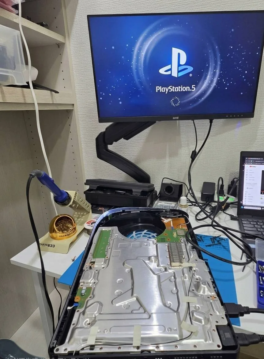 HDMI端子交換後にモニターへ映ったPS5の起動画面